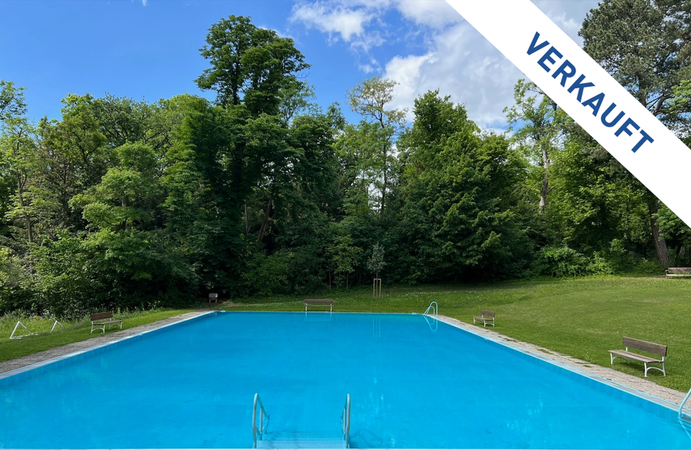 Wer hier wohnt, braucht nicht auf Urlaub zu fahren! Familiengartenwohnung – Pool – Tennisplatz