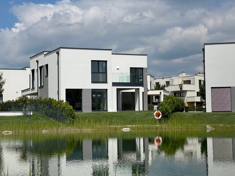 Architektenvilla am Wasser – hochwertiger Erstbezug
